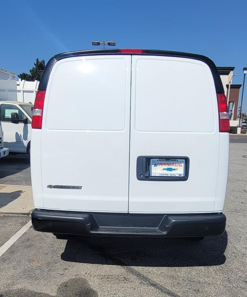 2025 Chevrolet Express G2500