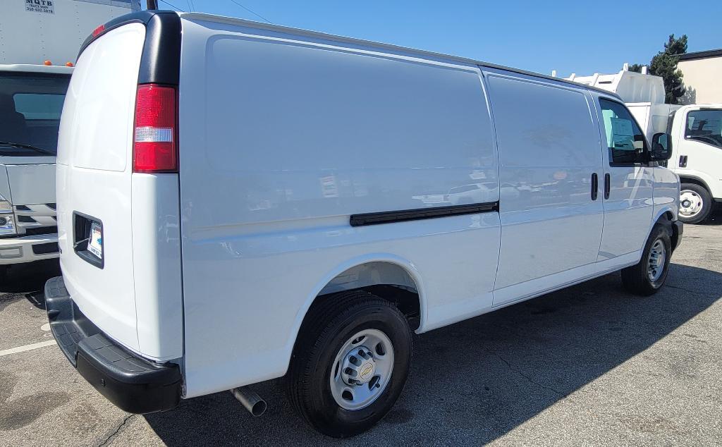 2025 Chevrolet Express G2500