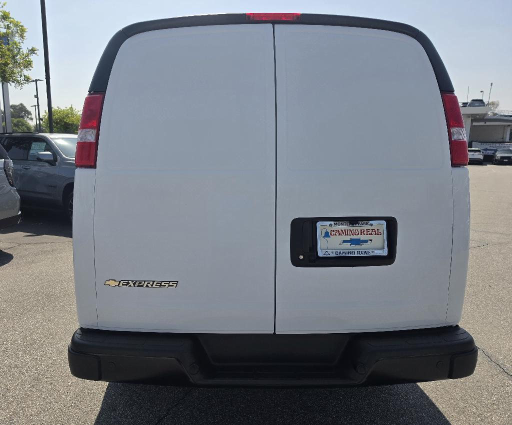2026 Chevrolet Express G2500