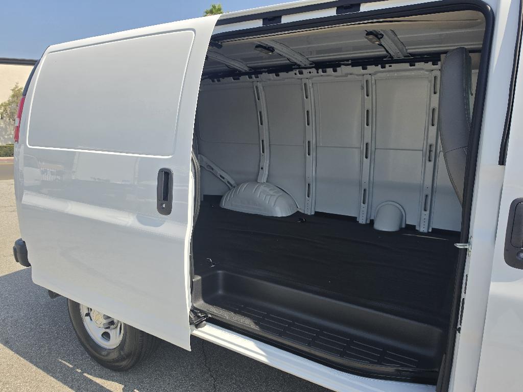 2026 Chevrolet Express G2500