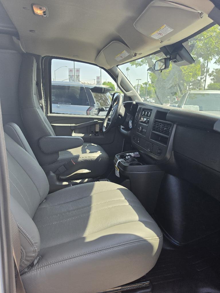 2026 Chevrolet Express G2500
