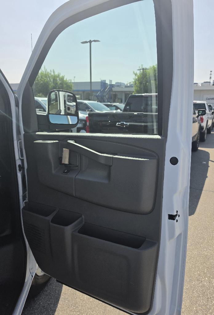 2026 Chevrolet Express G2500
