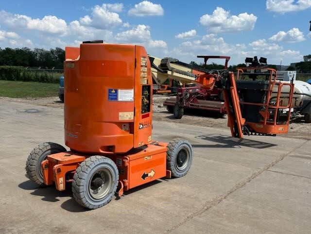 2016 JLG E300AJP