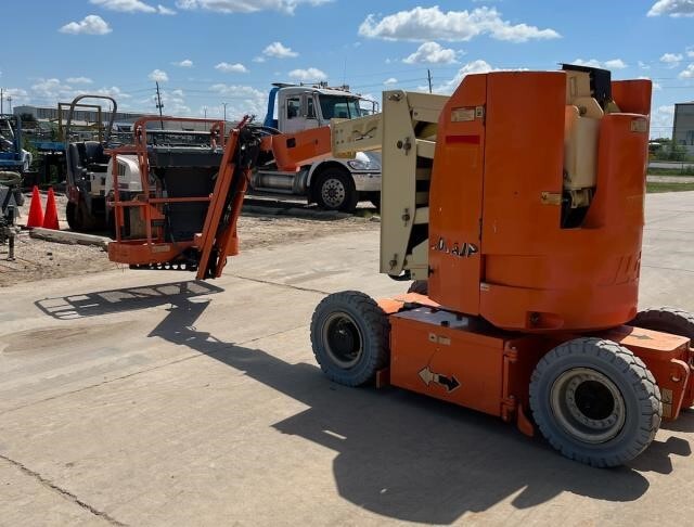 2016 JLG E300AJP