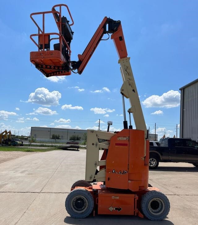 2016 JLG E300AJP