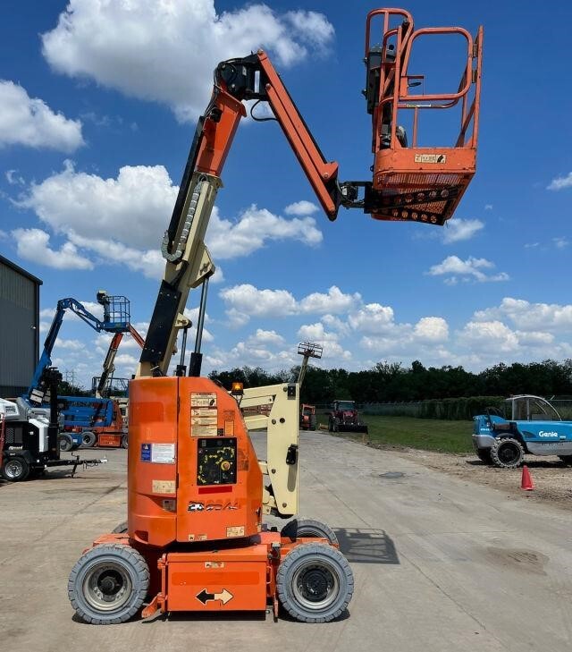2016 JLG E300AJP