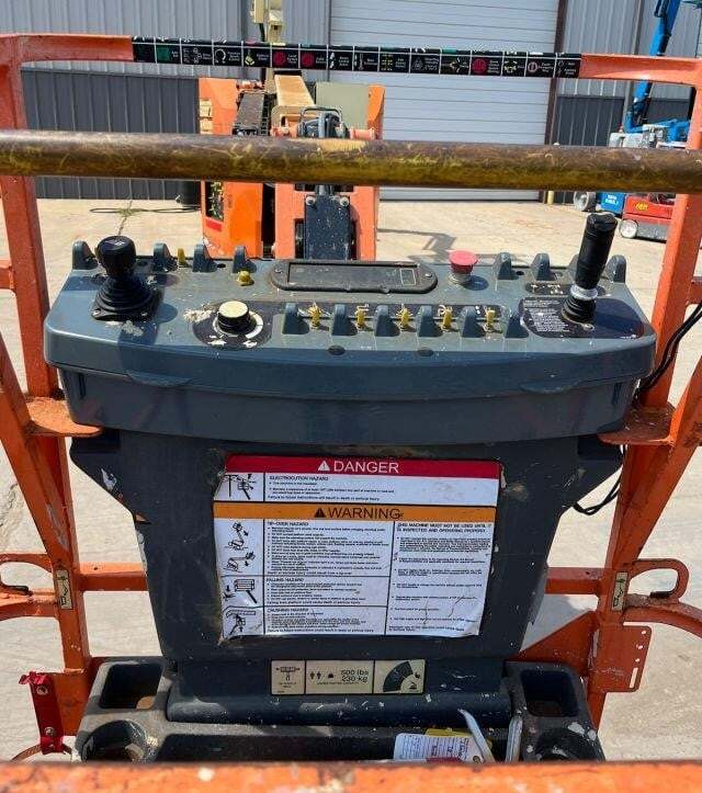 2016 JLG E300AJP
