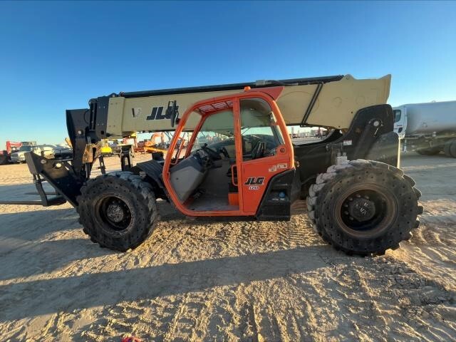 2018 JLG 1255