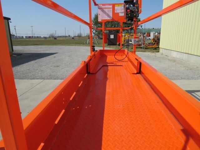 2025 JLG ES2632