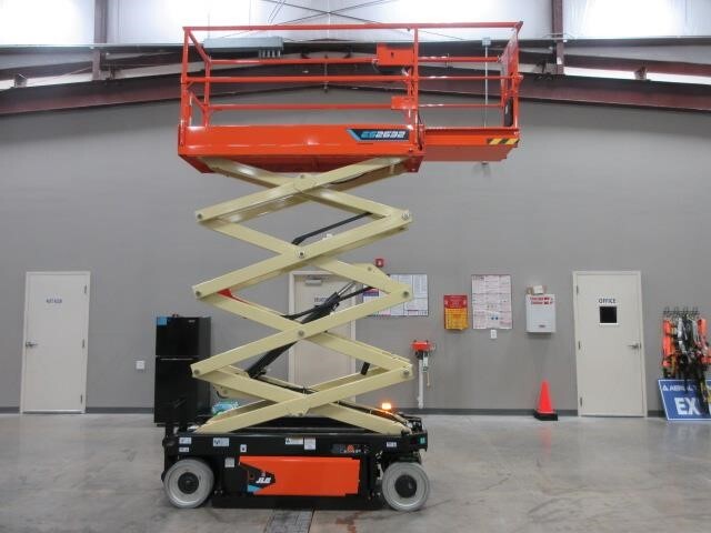2025 JLG ES2632