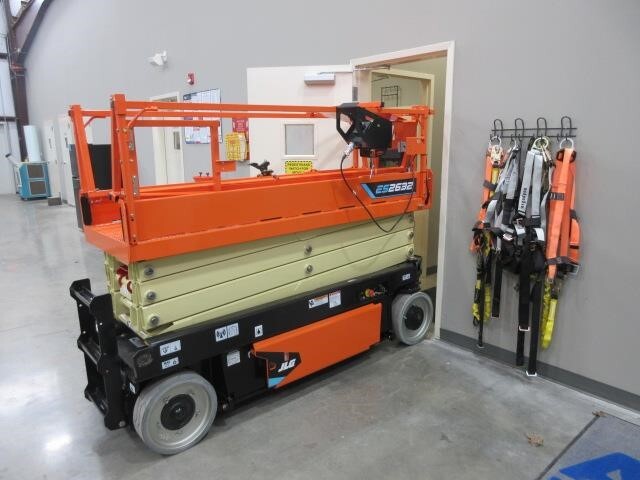 2025 JLG ES2632