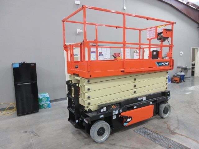 2025 JLG ES4046