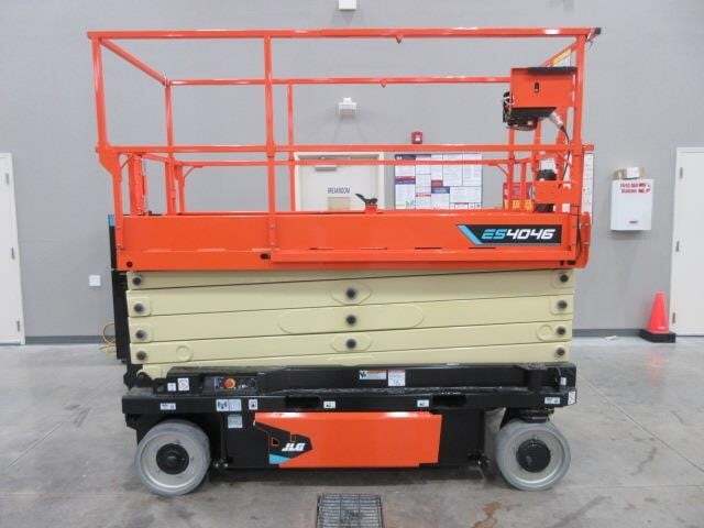 2025 JLG ES4046