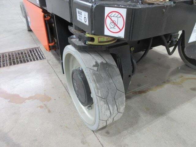 2025 JLG ES4046