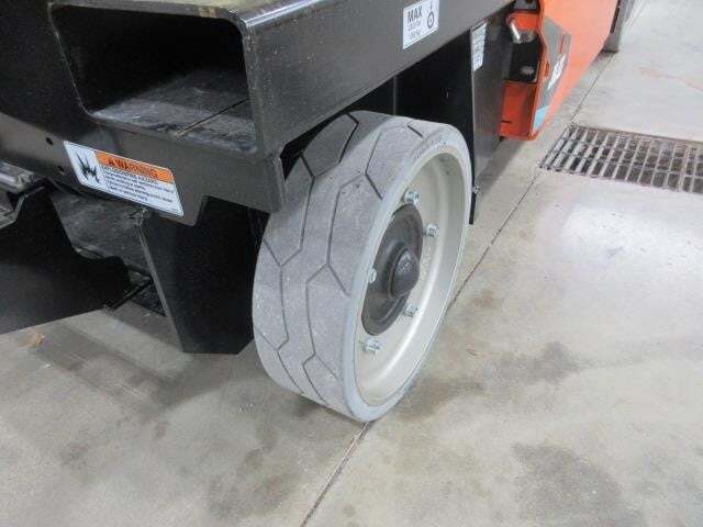 2025 JLG ES4046