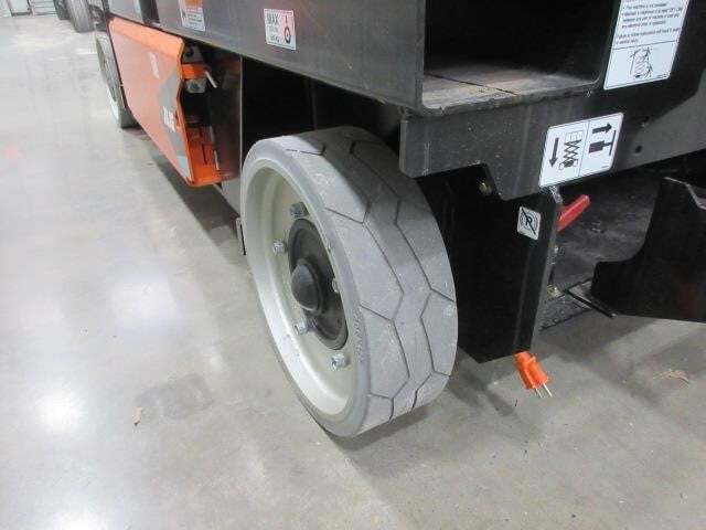 2025 JLG ES4046