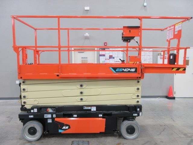 2025 JLG ES4046