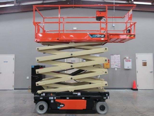 2025 JLG ES4046