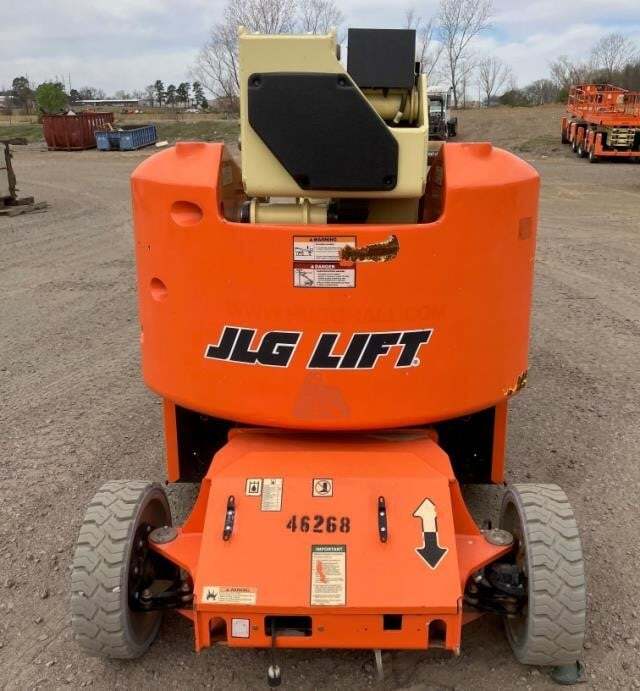 2017 JLG E400AJPN
