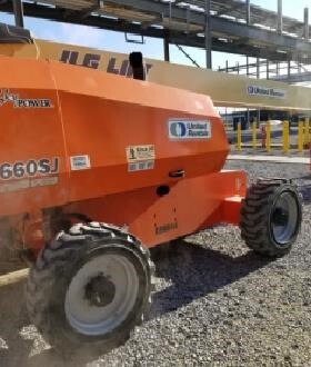 2017 JLG 660SJ