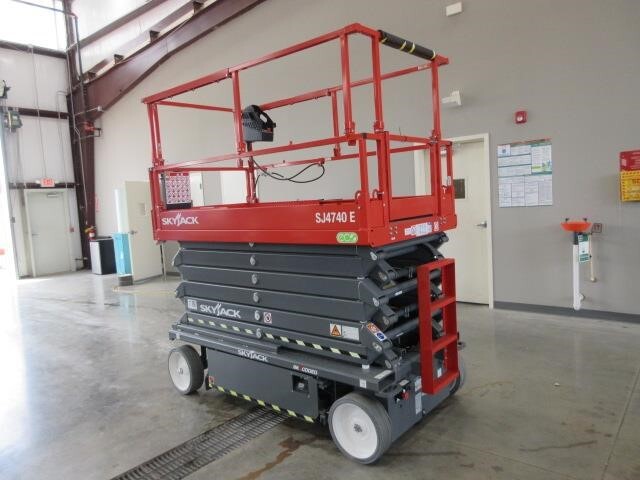 2025 Skyjack SJ4740E