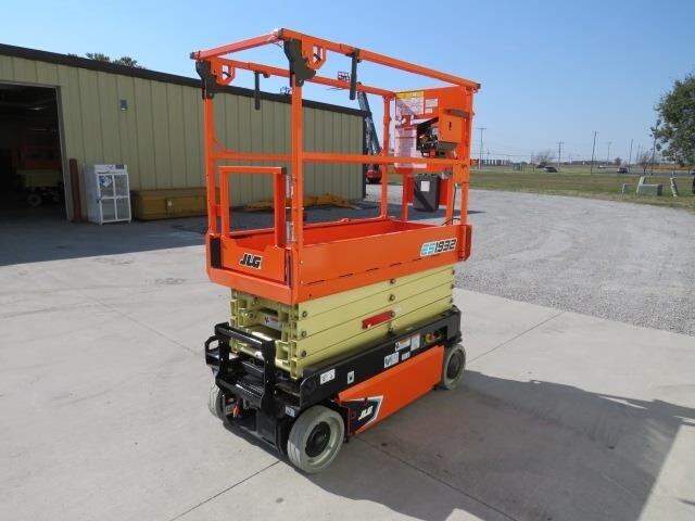 2025 JLG ES1932