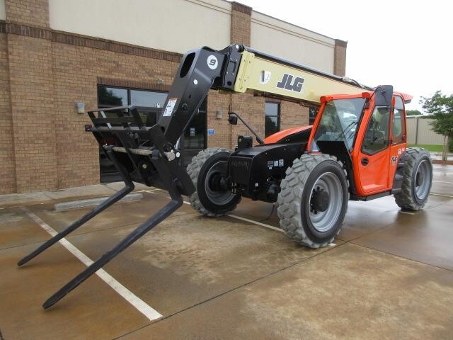 2025 JLG 943