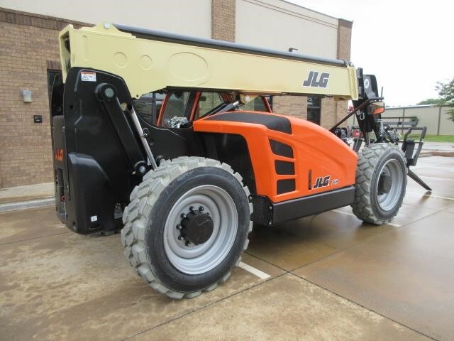 2025 JLG 943