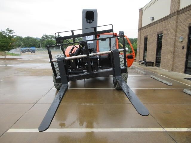 2025 JLG 943