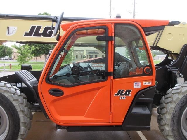 2025 JLG 943