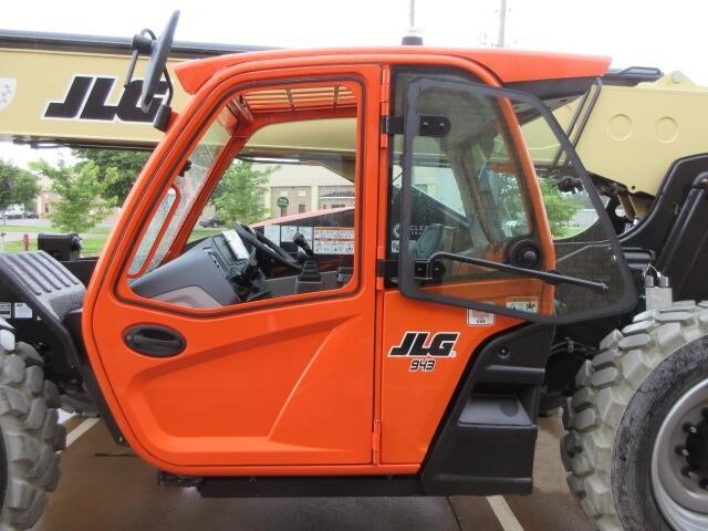 2025 JLG 943