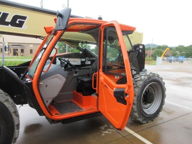 2025 JLG 943