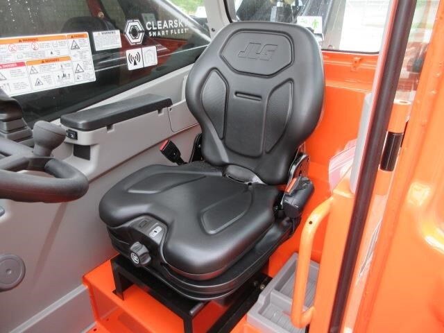 2025 JLG 943