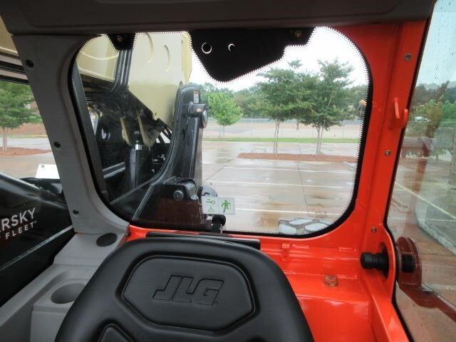 2025 JLG 943