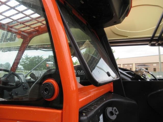 2025 JLG 943
