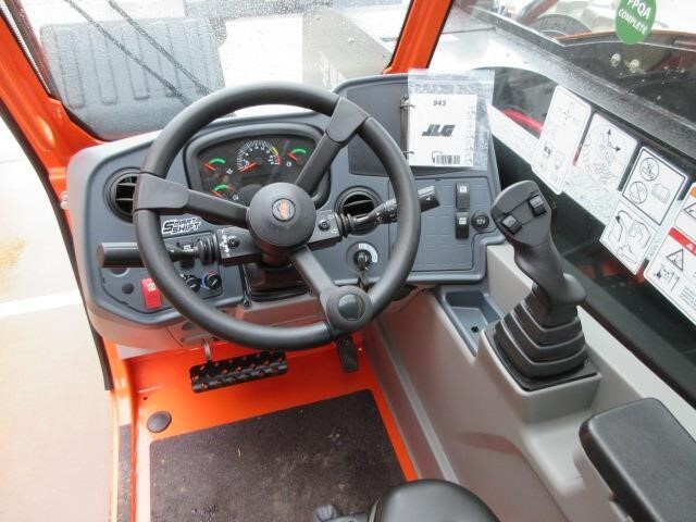 2025 JLG 943