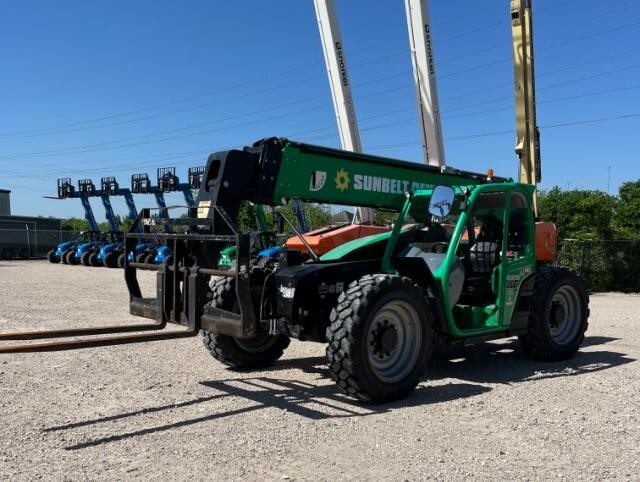 2018 JLG 742