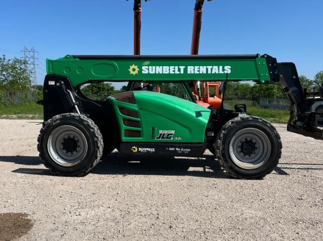 2018 JLG 742