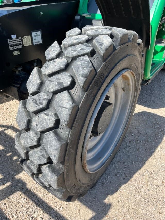 2018 JLG 742