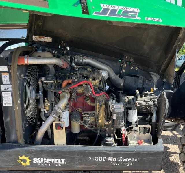 2018 JLG 742