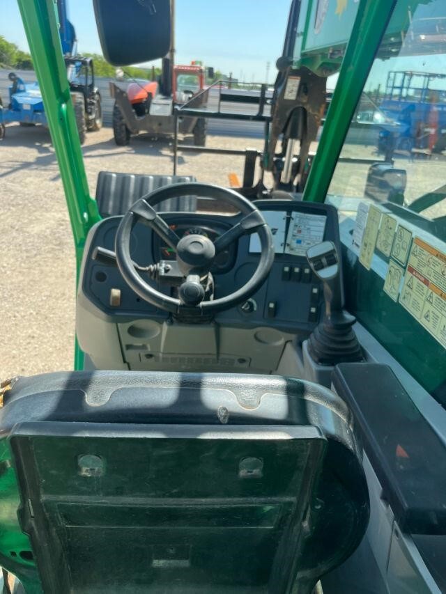 2018 JLG 742