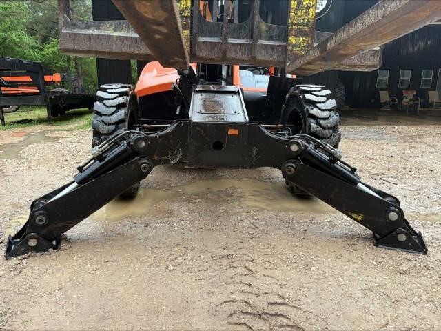 2016 JLG 1055