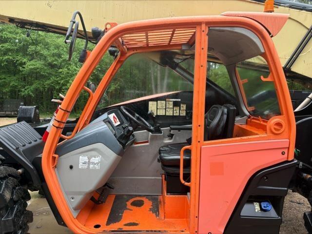 2016 JLG 1055