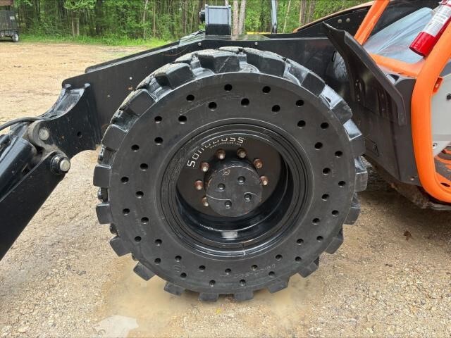2016 JLG 1055