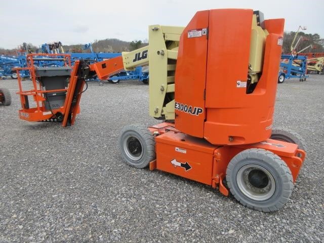 2017 JLG E300AJP