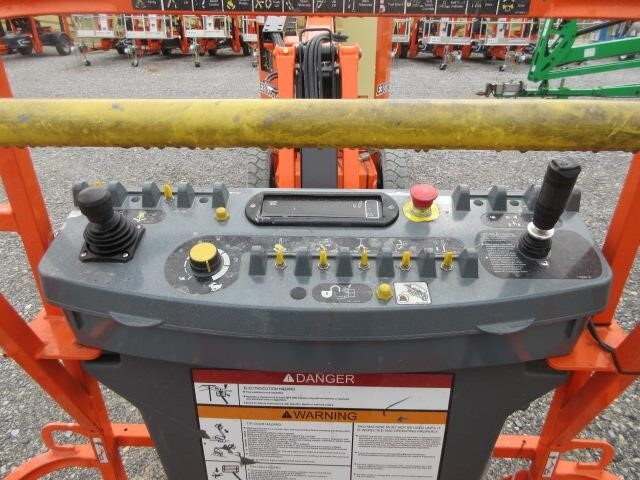 2017 JLG E300AJP