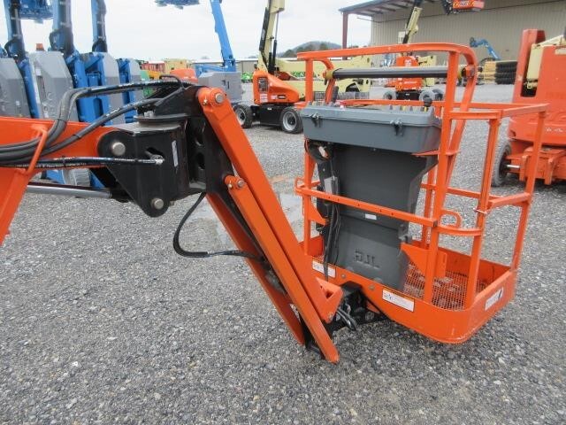 2017 JLG E300AJP
