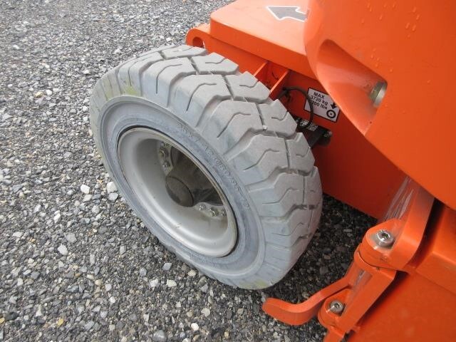 2017 JLG E300AJP