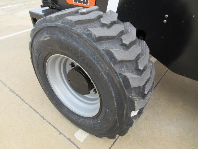 2025 SkyTrak 6042