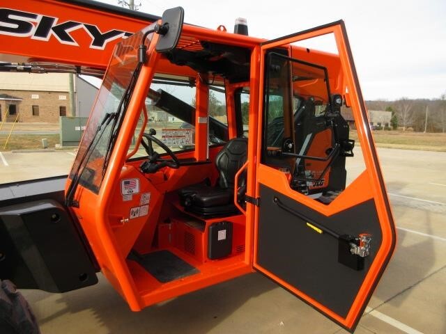 2025 SkyTrak 6042